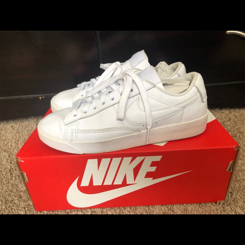 Women’s Nike Blazer Low LE size 6